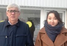 Кыргызстанда кармалган казак активисттери бошотулду