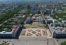 Депутат предлагает переименовать район Бишкека в честь Курманбека баатыра