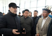 Президент «Ысык-Көл» жана «Каракол» аэропортторунун курулушу менен таанышты