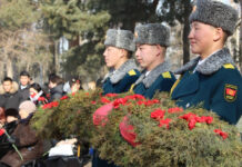 В Бишкеке прошел митинг-реквием ко Дню полного освобождения Ленинграда от блокады