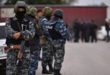 Спецназ ворвался в здание ГКНБ. Задержан следователь за вымогательство крупной взятки