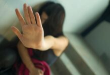 Бишкекчанка заявила, что ее избил охранник «Империи пиццы»