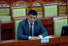 Жогорку Кеңештин депутаты Эмил Жамгырчиев Нарында экенин билдирди