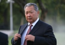 “Жанымда мен жакшы көргөн элим бар”: Курманбек Бакиев кыргыз элине кайрылуу жасады