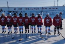 Иссык-кульские хоккеистки, снявшиеся в клипе Манижи, получили заветную форму