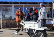 На горнолыжной базе ЗИЛ презентовали первый в мире электрический снегоход