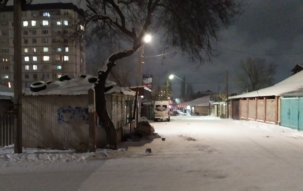 581f03ea b166 461b bd45 06c039e514c7 В Бишкеке семья с четырьмя детьми живет в киоске. И это в 20-градусный мороз!