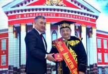 Акылбек Жапаров ОШМУнун ардактуу профессору болду