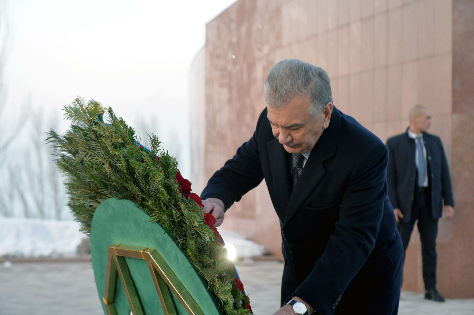 63d27d8806c3a ФОТО. Президент Узбекистана посетил комплекс «Ата-Бейит"