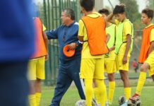 Учителей физкультуры в Бишкеке и Чуйской области обучат тренерству по футболу