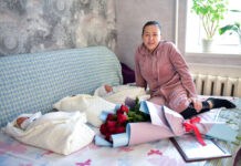 Бишкекте үч эм төрөлгөн үй-бүлөгө 90 миң сом берилди