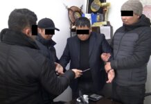 У экс-мэра Базар-Коргона взяли $20 тысяч, обещая восстановить в должности. Задержаны депутат и аким