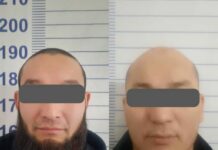 “50 000 сом акча жана 1-автоунаа коёсуӊ”: Кочкор-Атада жаранды коркутуп, акча опузалагандар кармалды