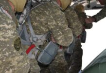 Машыгуу учурунда парашют менен секирген жоокер каза болду