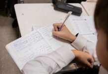 Дастан Бекешев Майлуу-Сууда окуучулардын каникулун узартууну сунуштады