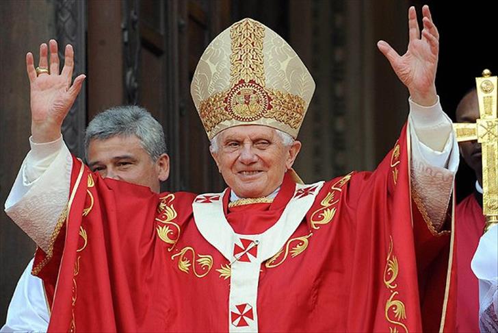 Venedikt Ватиканда 95 жаштагы Рим папасы Бенедикт XVI көз жумду