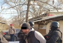 Жалал-Абадда жарандарды карактап жүргөн топ кармалды — видео