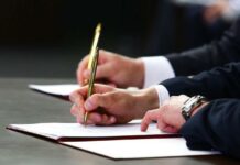 Мугалимдерге айлыгы кечиктирилсе, директорлорго чара көрүлөт