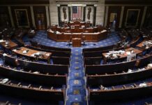 Сенаторы США призвали власти Кыргызстана прекратить давление на СМИ