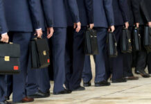 Депутат: «Кумтөрдө» кызматкерлерди жумушка алуу процессин тартипке келтирүү керек