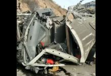 Жуткая авария в Бооме: водитель грузовика уснул за рулем, погиб пассажир