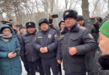ИИМдин алдында чогулгандарды милиция алып кетти, – видео