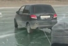 Водителя, устроившего опасные развлечения на озере Ара-Коль, оштрафовали