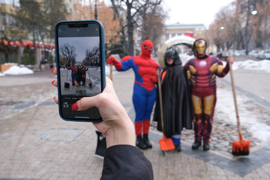 img 20230108 wa0017 В Алматы на уборку улиц вышли супергерои - фото