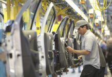 Кыргызстанда автоунаа жана техникаларды чыгарууну уюштуруу боюнча келишим түзүлдү