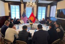 Посол КР в США Аманбаев провел встречу с бизнесменами из Кыргызстана