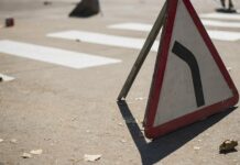 Жеңил унаа жөө өтмөктөн 23 жаштагы кызды сүзүп кеткен