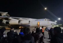 Еще 22 кыргызстанца эвакуировали из Турции казахским спецбортом