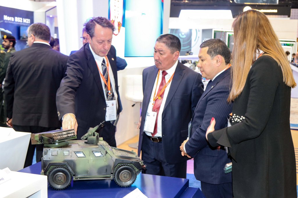 10 1 Министр обороны КР посетил международную выставку вооружений IDEX-2023 в ОАЭ