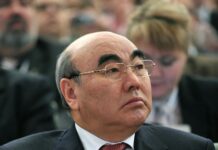 «Все сидели до конца и выразили поддержку Жапарову», — Акаев о встрече экс-президентов в Дубае