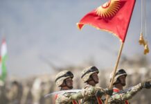 Президент кыргызстандыктарды Мекенди коргоочулар күнү менен куттуктады