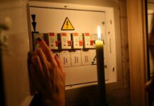 Бишкекчанам снова начнут отключать электроэнергию за долги