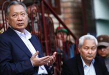 Президент: “Бакиевди алып келе турган болсок, анда Дубайда эмес, Бишкекте эле чогултмакпыз”