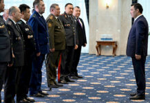 Садыр Жапаров генералдык наамдарды тапшырды