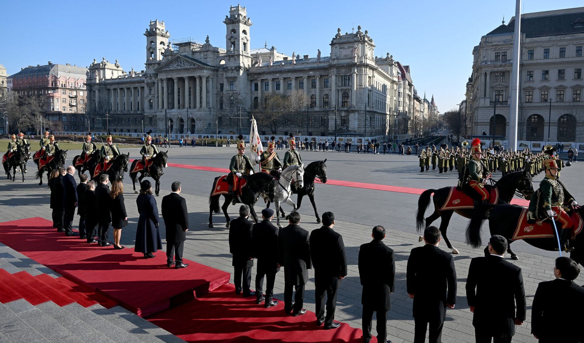 329157316 5917187451694788 8239833495987034398 n Фото: Церемония официальной встречи Садыра Жапарова с президентом Венгрии Каталин Новак