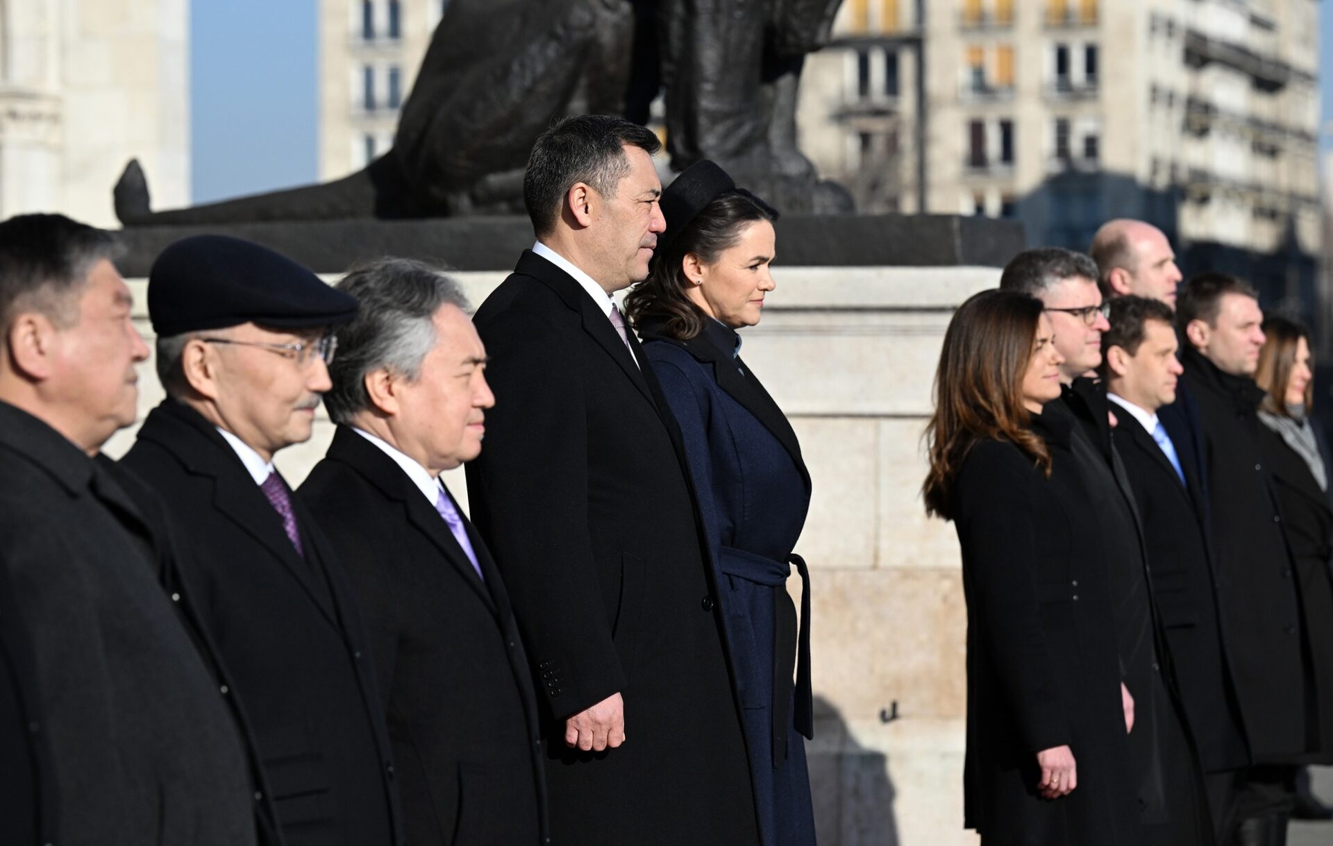 329161623 590905766383445 1995533208092492352 n Фото: Церемония официальной встречи Садыра Жапарова с президентом Венгрии Каталин Новак