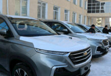 Нарын облусундагы райондордун акимдерине унаалар тапшырылды