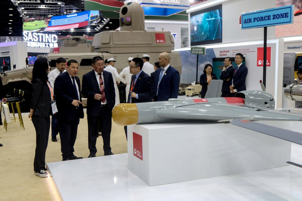 7 2 Министр обороны КР посетил международную выставку вооружений IDEX-2023 в ОАЭ