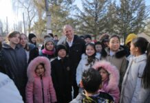 АУЦА подарил сельской школе компьютеры