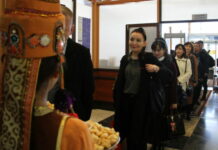 Кыргызстанда расмий делегацияларга улуттук кийим кийгизүү сунушталды