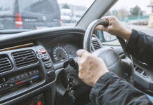 Запрет таксовать на праворульных авто: проект вынесен на общественное обсуждение