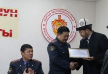 Талас ОИИБдин Экстремизмге жана мыйзамсыз миграцияга каршы аракеттенү кызматтын кызматкерлери кесиптик майрамын белгилешүүдө