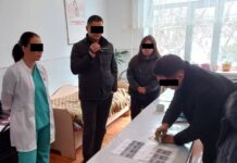 В Аксы врача задержали за вымогательство денег с рожениц — видео