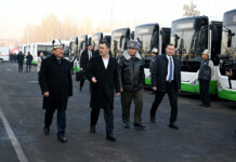 Президент Бишкекке келген жаңы автобустар менен таанышты, – сүрөт