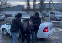 Жителя Токмака избили топором и кочергой и ограбили. Подозреваемый задержан