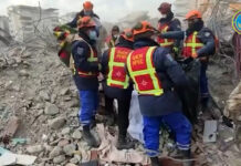 Кыргызские спасатели нашли тела 34 граждан под завалами в Турции